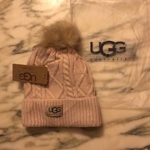 ❤️ Cable knit UGG beanie w/ fleece lining ❤️